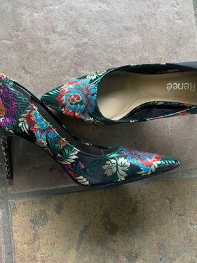 J. Renee Black Floral Embroidered Pointed-Toe Pump